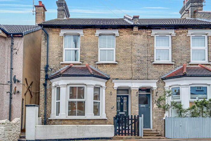 3 Bedroom End Of Terrace House For Sale In Chinchilla Road, Southend-on-Sea, SS1