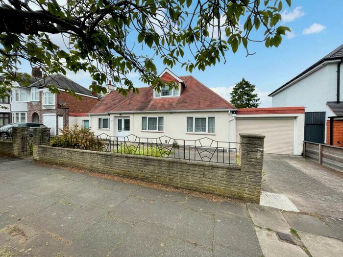 3 Bedroom Detached Bungalow For Sale In Glenfield Road, Western Park