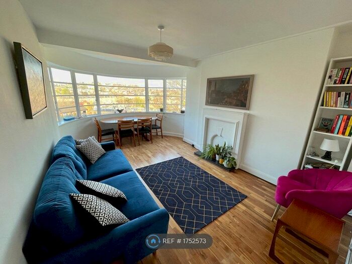 2 Bedroom Flat To Rent In Second Floor, London, N6