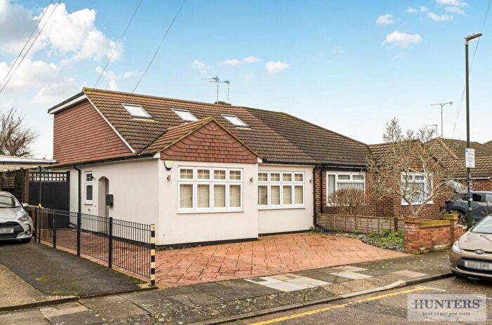 4 Bedroom Semi-Detached Bungalow For Sale In Foresters Crescent, Bexleyheath, DA7