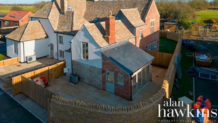 2 Bedroom Cottage For Sale In Mermaid Court, Christian Malford, SN15