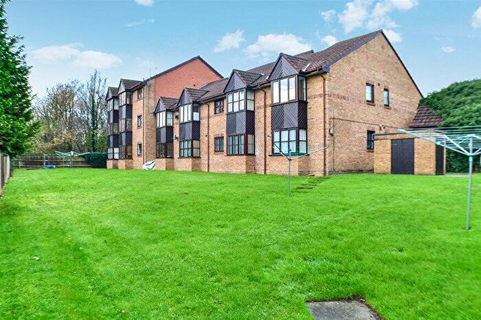2 Bedroom Flat To Rent In The Larches, Milford Close, St Albans, AL4