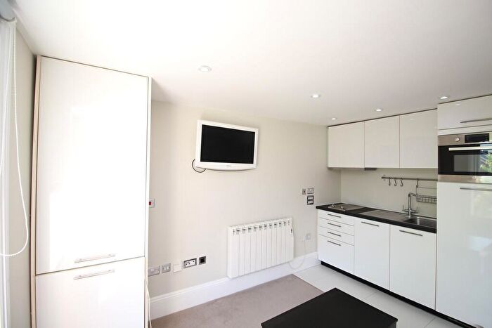 Apartment To Rent In Surbiton, KT6