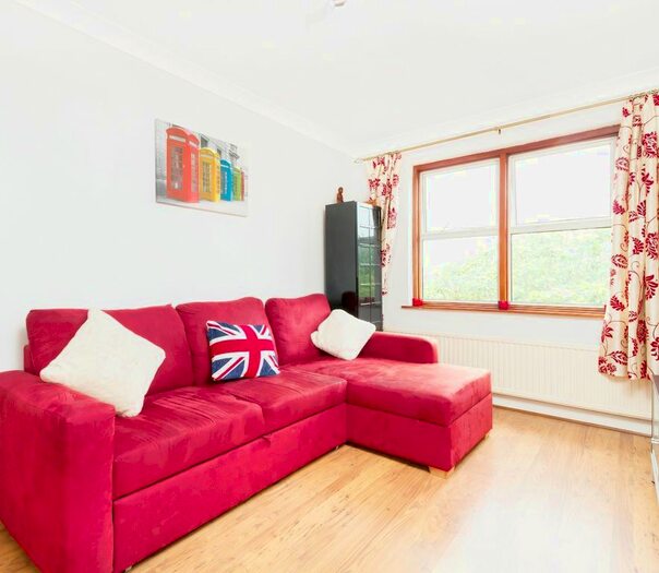 2 Bedroom Flat To Rent In Thurlow Park Road, Dulwich, London, SE21