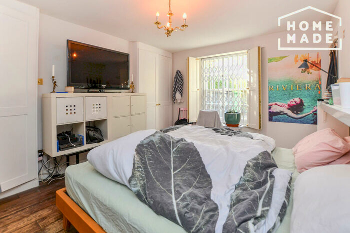 2 Bedroom Ground Flat To Rent In Rochester Square, NW1