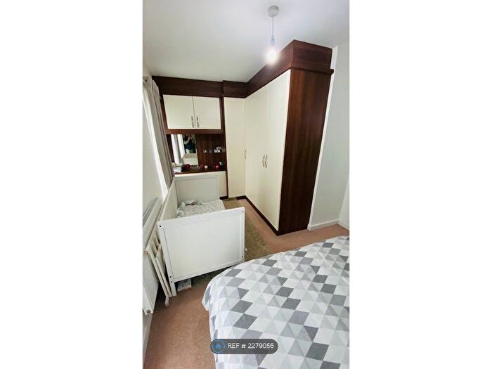 2 Bedroom End Of Terrace House To Rent In Rayners Lane, Harrow, HA2