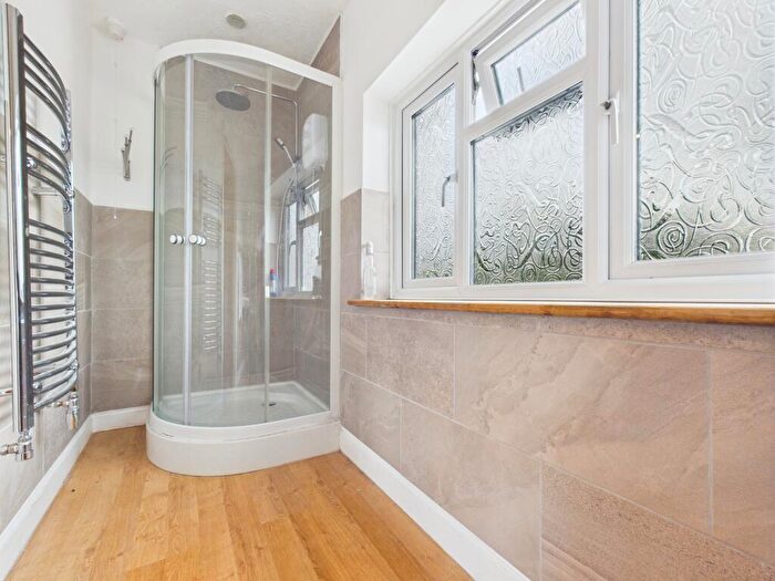 3 Bedroom Semi-Detached House For Sale In The Crescent, Padworth, RG7