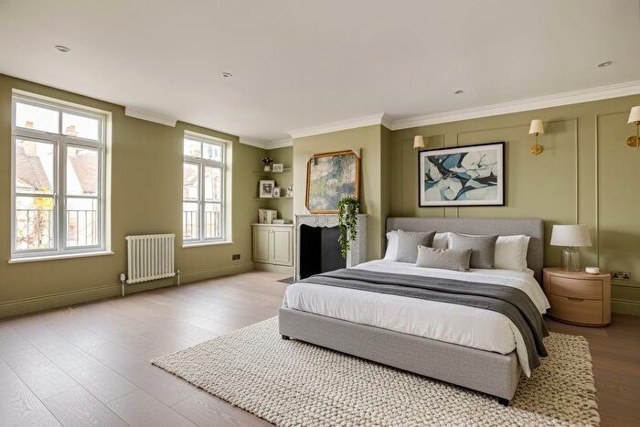 4 Bedroom Mews To Rent In Hurlingham Square, Peterborough Road, SW6