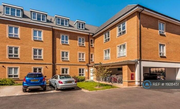 2 Bedroom Flat To Rent In Kenyon Way, Slough, SL3