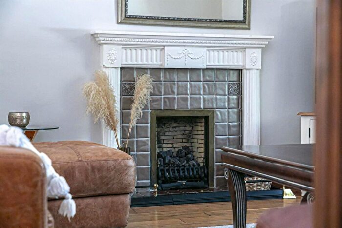 3 Bedroom Flat For Sale In Harriebrae Park, Dunfermline, KY12