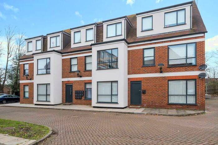 1 Bedroom Apartment To Rent In Slough, Berkshire, SL1