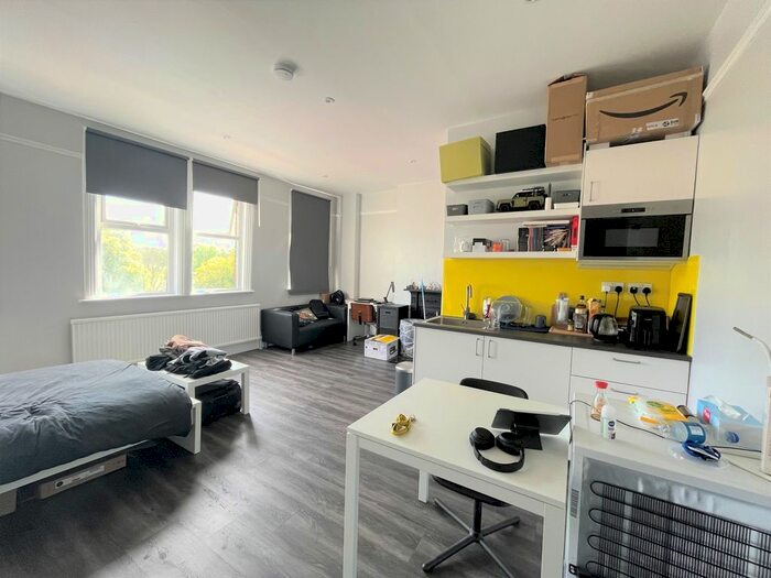 Studio To Rent In Streatham High Road, London, SW16