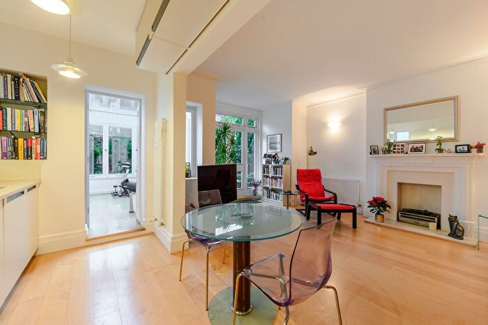 2 Bedroom Flat For Sale In Goldhurst Terrace, South Hampstead, NW6