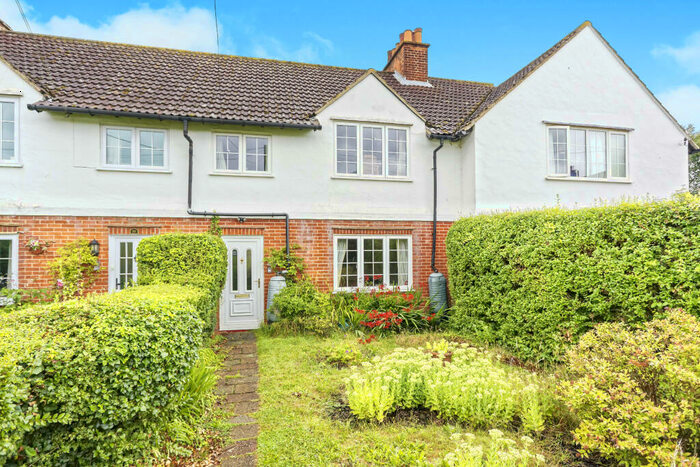 3 Bedroom House To Rent In Fowlers Croft, Compton, GU3