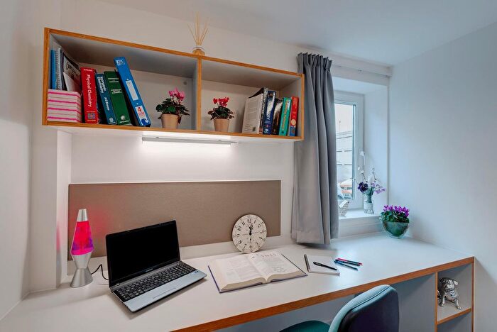 1 Bedroom Flat To Rent In Regent Street, Plymouth, PL4