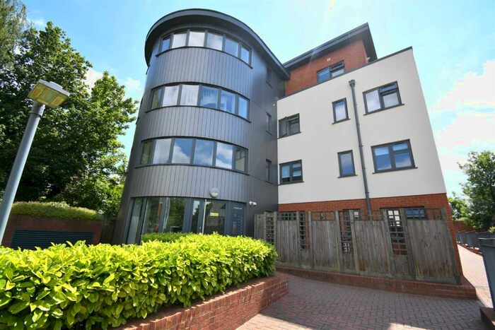 3 Bedroom Flat To Rent In Hitcham Court, Station Approach, Woodside Park, N12