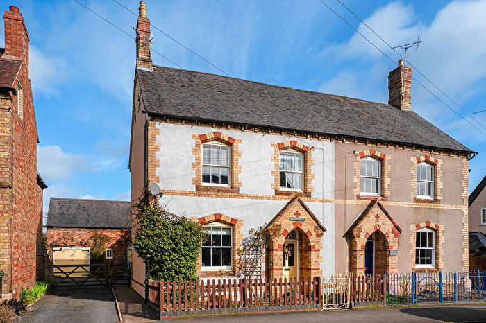 3 Bedroom Semi Detached House For Sale In Kineton, CV35