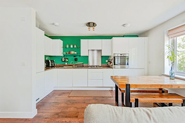 2 Bedroom Flat For Sale In Daffodil Crescent, Crawley, RH10