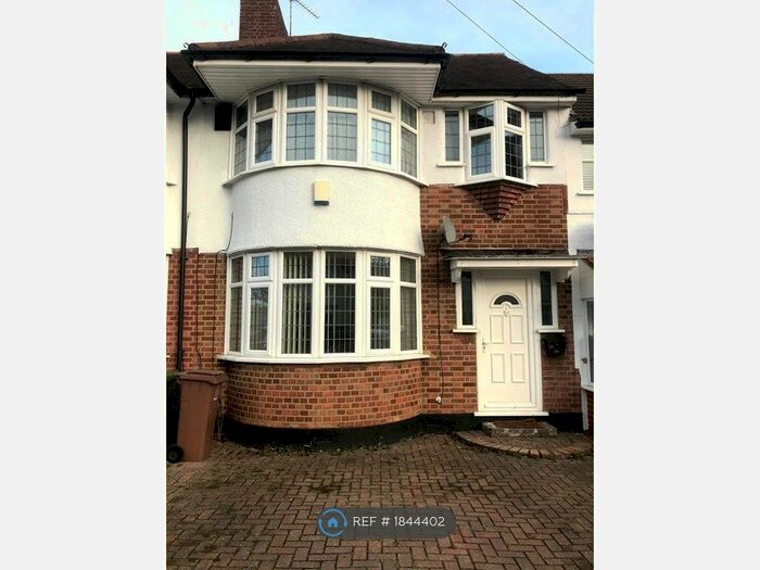 3 Bedroom Terraced House To Rent In Hill Top, Sutton, SM3