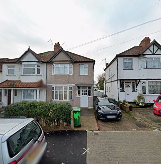 4 Bedroom Semi-Detached House To Rent In Reeves Avenue, Kingsbury, NW9