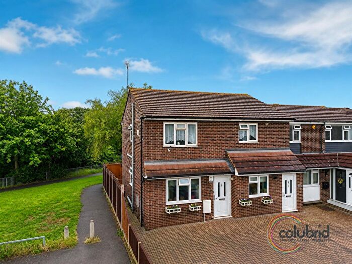 2 Bedroom Maisonette For Sale In Silvertown Avenue, Stanford-Le-Hope, SS17