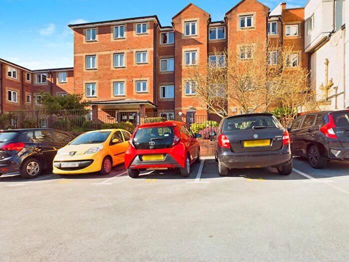 2 Bedroom Flat For Sale In Maxime Court, Sketty, Swansea, SA2