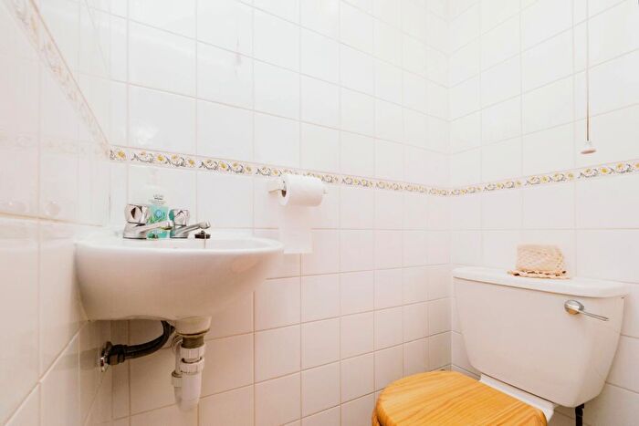 3 Bedroom End Of Terrace House For Sale In Auriel Avenue, Dagenham, Essex, RM10