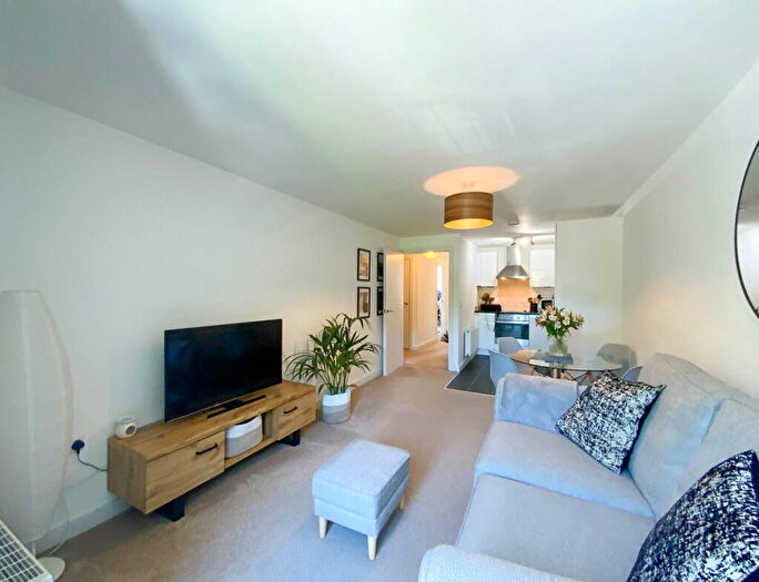 2 Bedroom Apartment For Sale In Kinderlee Way, Chisworth, SK13