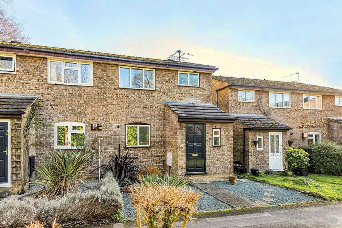 3 Bedroom Detached House To Rent In Medina Close, Wokingham, RG41