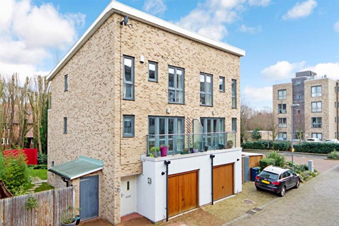 3 Bedroom Semi-Detached House To Rent In Pepys Court, Cambridge, CB4
