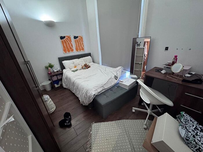 2 Bedroom Apartment To Rent In Clarendon Road, Leeds, West Yorkshire, LS2