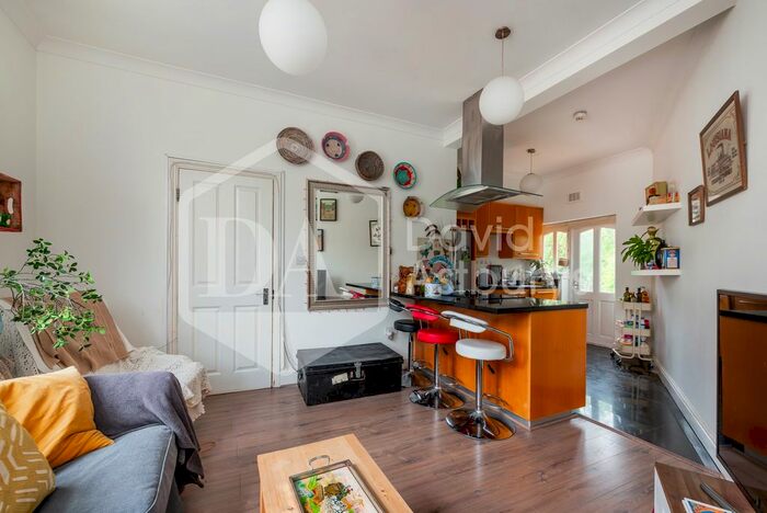 3 Bedroom Flat To Rent In Beatrice Road, Finsbury Park Stroud Green, London, N4