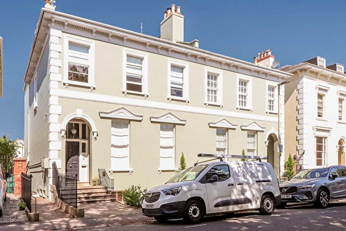 3 Bedroom Flat To Rent In Montpellier Grove, Cheltenham, GL50