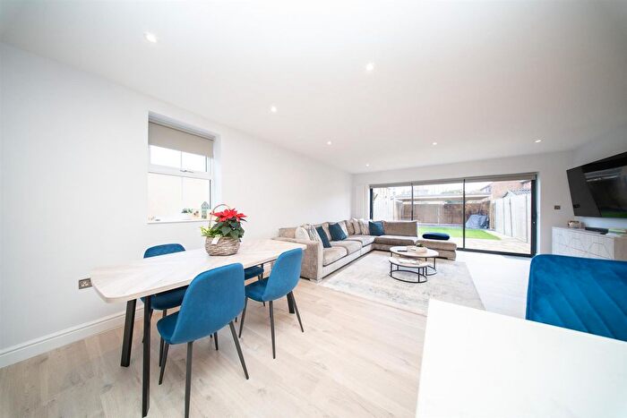 3 Bedroom End Of Terrace House For Sale In Albany Road, Old Windsor, SL4
