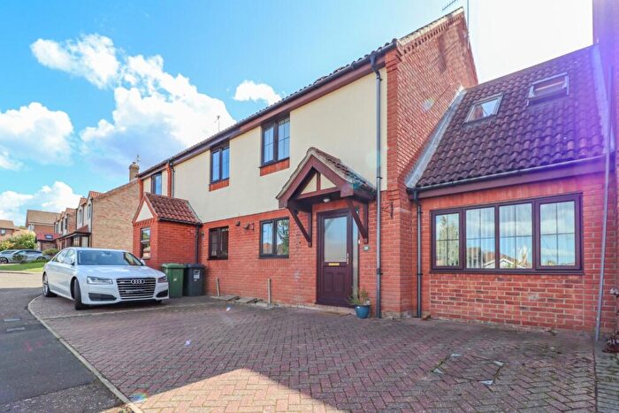 3 Bedroom Link Detached House For Sale In Seaview Crescent, Sheringham, NR26