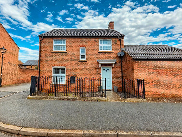 3 Bedroom Detached House For Sale In Cavendish Way, Aylesbury, HP19