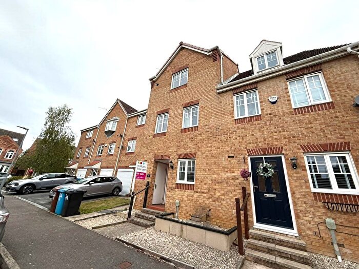 4 Bedroom Semi-Detached House For Sale In Linn Park, Kingswood, Hull, HU7