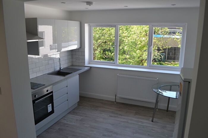 Studio To Rent In Hendon, London, NW4