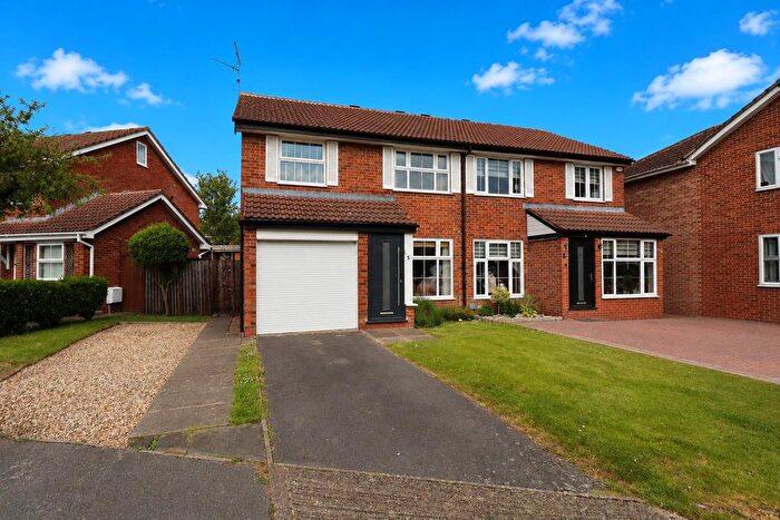 3 Bedroom Semi Detached House For Sale In Ambleside Close, Farnborough, GU14