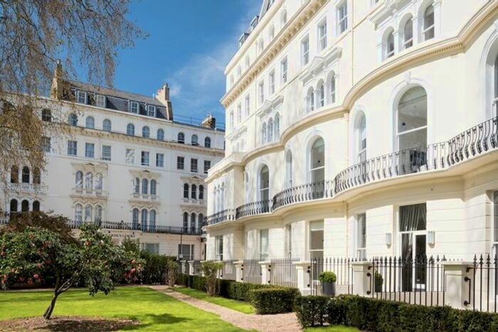 2 Bedroom Flat To Rent In Kensington Gardens Square, London, W2