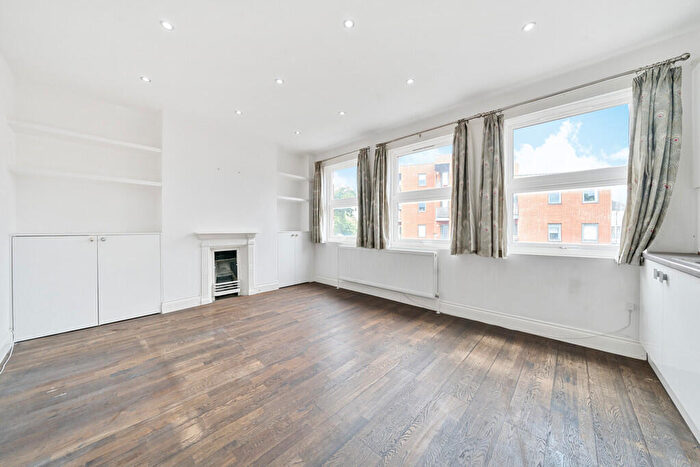 2 Bedroom Apartment For Sale In Coldharbour Lane, London, SE5