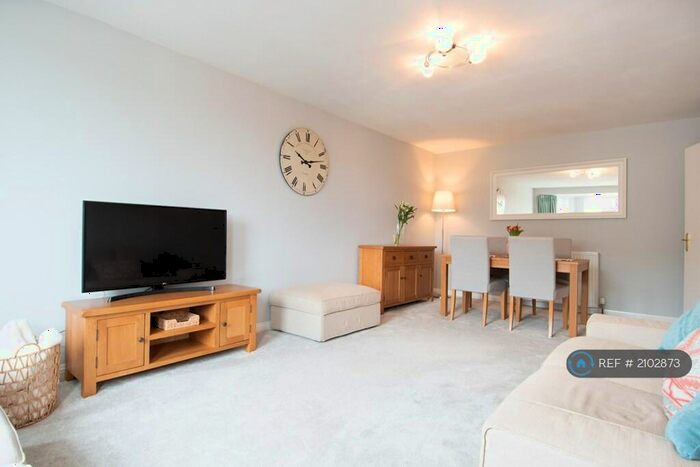 2 Bedroom Flat To Rent In West Bryson Road, Edinburgh, EH11