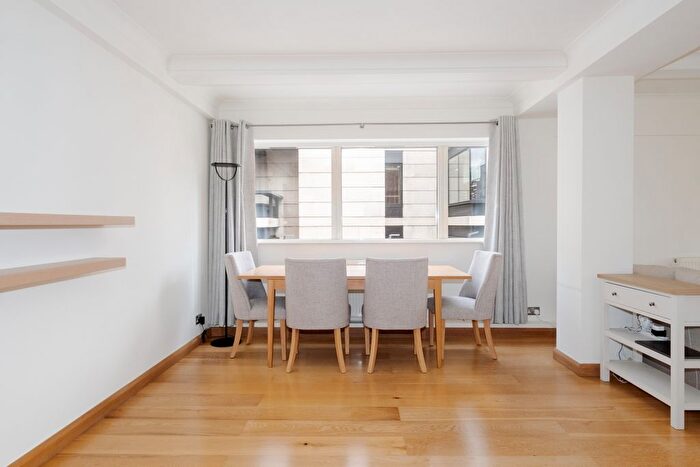 2 Bedroom Flat To Rent In Warwick Lane, London, EC4M