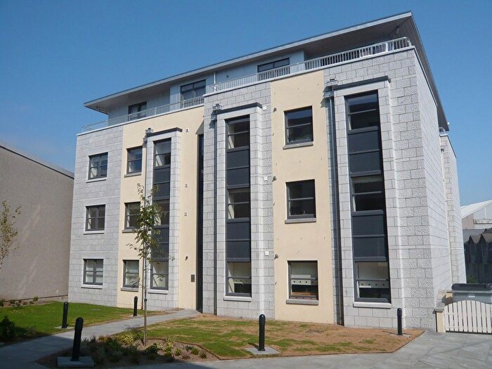 2 Bedroom Flat To Rent In Willowbank Road, Mid Floor Flat, AB11