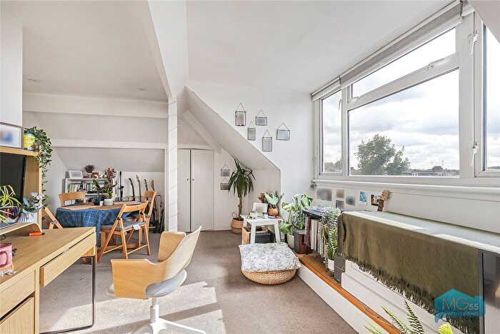 1 Bedroom Flat To Rent In Fortis Green, East Finchley, London, N2