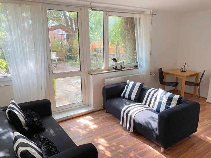 4 Bedroom Flat To Rent In Petersfield Rise, Roehampton, SW15