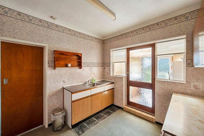 2 Bedroom Detached Bungalow For Sale In Kirton Lane, Thorne, Doncaster, DN8