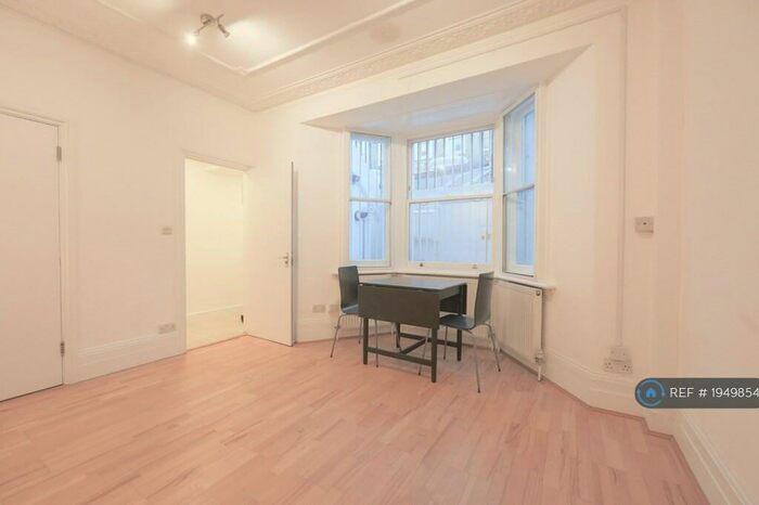 Studio To Rent In Finborough Road, London, SW10