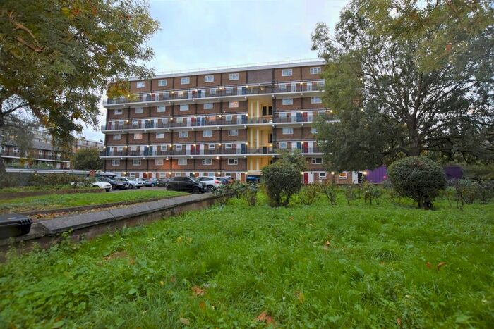 2 Bedroom Flat To Rent In St. Saviours Estate, SE1