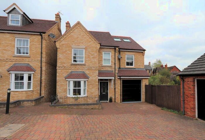 6 Bedroom Property To Rent In Dickens Yard, Leighton Buzzard, LU7